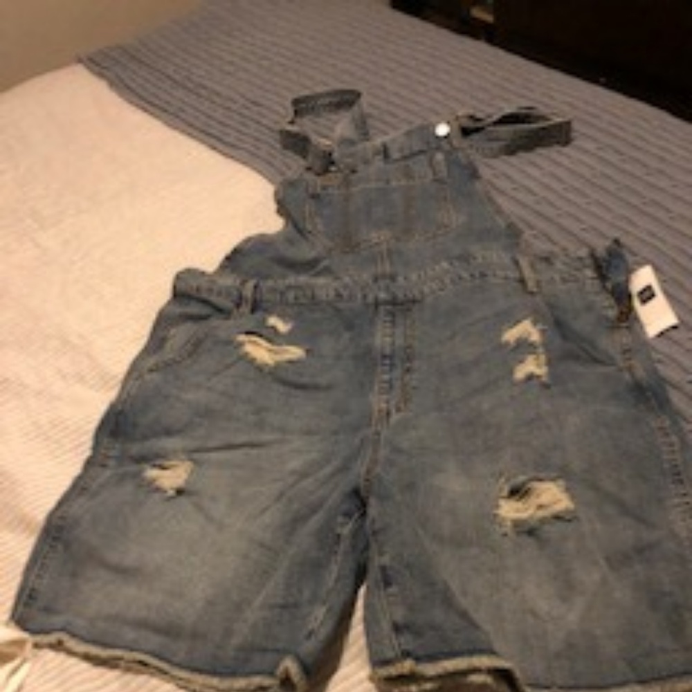 GAP OVERALL SHORTS
